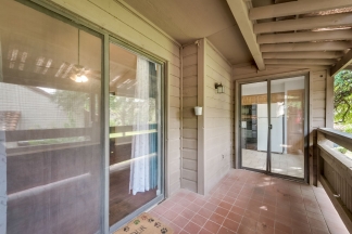 Spacious 2nd floor corner unit in Richardson