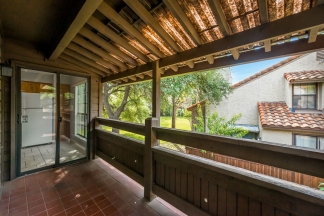 Spacious 2nd floor corner unit in Richardson