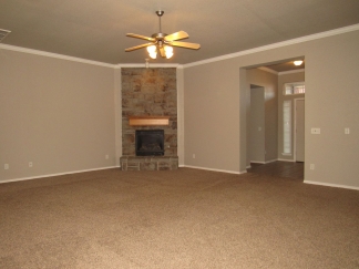 Beautiful Home in Yukon Near Turnpike! Includes Storm Shelter!