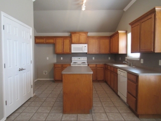 Beautiful Home in Yukon Near Turnpike! Includes Storm Shelter!