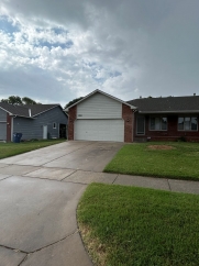 3 Bedroom 3 Bathroom Duplex - Douglas AND Maize Rd