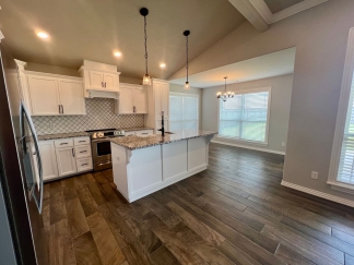 Gorgeous 3 Bedroom/2 Bathroom Home Available for Rent!
