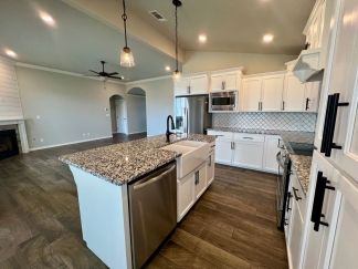 Gorgeous 3 Bedroom/2 Bathroom Home Available for Rent!
