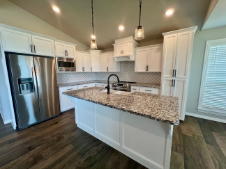 Gorgeous 3 Bedroom/2 Bathroom Home Available for Rent!