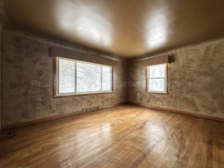 Charming 2-Bed/1-Bath Ranch, Massive Basement, Close to Chrysler Plant!