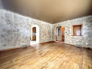 Charming 2-Bed/1-Bath Ranch, Massive Basement, Close to Chrysler Plant!