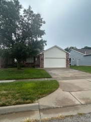 3 Bedroom 3 Bathroom Duplex - Douglas AND Maize Rd