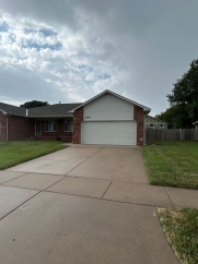 3 Bedroom 3 Bathroom Duplex - Douglas AND Maize Rd