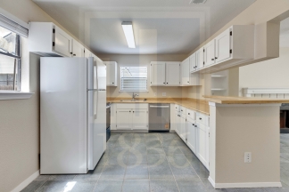 2905 W. Slaughter Lane - No Pets - Purple Team