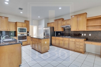 11508 Medallion Ln - Pink Team