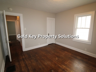 Adorable 2 BR 1 BA House with Garage and Central Air (SECTION 8 APPROVED)