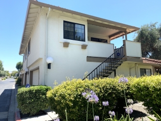 Fully Renovated 2 Bedroom Upstairs Unit with A/C