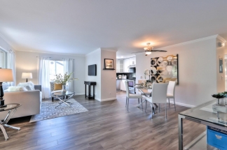 Stunning Remodeled Top-Level Condo in Crescendo at River Oaks!!!