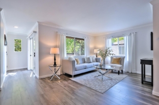 Stunning Remodeled Top-Level Condo in Crescendo at River Oaks!!!