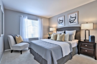 Stunning Remodeled Top-Level Condo in Crescendo at River Oaks!!!