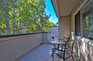 Stunning Remodeled Top-Level Condo in Crescendo at River Oaks!!!
