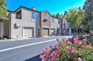 Stunning Remodeled Top-Level Condo in Crescendo at River Oaks!!!