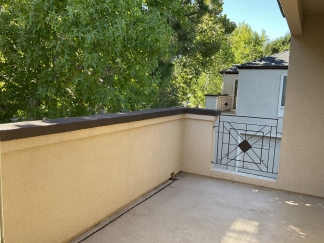 Stunning Remodeled Top-Level Condo in Crescendo at River Oaks!!!