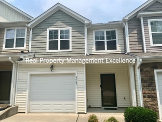 Beautiful 3 Bedroom Townhome in Raleigh near beautiful park! Apply Now!