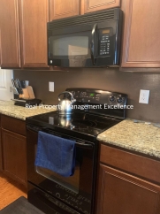 Beautiful 3 Bedroom Townhome in Raleigh near beautiful park! Apply Now!