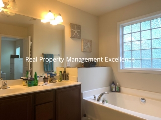 Beautiful 3 Bedroom Townhome in Raleigh near beautiful park! Apply Now!