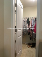 Beautiful 3 Bedroom Townhome in Raleigh near beautiful park! Apply Now!
