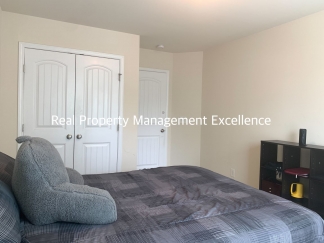 Beautiful 3 Bedroom Townhome in Raleigh near beautiful park! Apply Now!