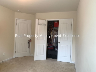 Beautiful 3 Bedroom Townhome in Raleigh near beautiful park! Apply Now!