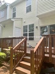 Beautiful 3 Bedroom Townhome in Raleigh near beautiful park! Apply Now!