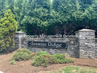 Beautiful 3 Bedroom Townhome in Raleigh near beautiful park! Apply Now!