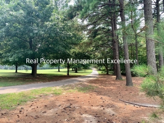 Beautiful 3 Bedroom Townhome in Raleigh near beautiful park! Apply Now!