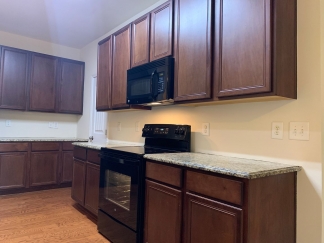 Beautiful 3 Bedroom Townhome in Raleigh near beautiful park! Apply Now!