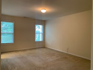 Beautiful 3 Bedroom Townhome in Raleigh near beautiful park! Apply Now!