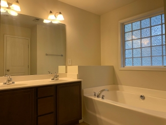 Beautiful 3 Bedroom Townhome in Raleigh near beautiful park! Apply Now!