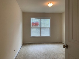 Beautiful 3 Bedroom Townhome in Raleigh near beautiful park! Apply Now!