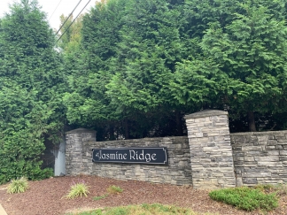 Beautiful 3 Bedroom Townhome in Raleigh near beautiful park! Apply Now!