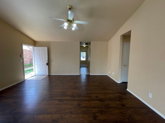 Coming Soon! 18-Month Lease Offer!! Welcome to this exceptional duplex located in the vibrant city of Norman