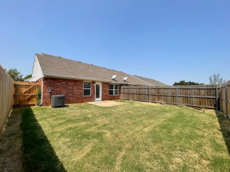 Coming Soon! 18-Month Lease Offer!! Welcome to this exceptional duplex located in the vibrant city of Norman