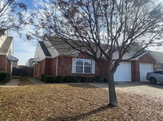 *** SPECIAL $200 OFF 1ST MONTH’S RENT***Available and Showing Now! 18-Month Lease Option!! Welcome to this exceptional duplex located in the vibrant city of Norman