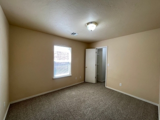 *** SPECIAL $200 OFF 1ST MONTH’S RENT***Available and Showing Now! 18-Month Lease Option!! Welcome to this exceptional duplex located in the vibrant city of Norman