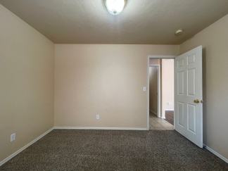 *** SPECIAL $200 OFF 1ST MONTH’S RENT***Available and Showing Now! 18-Month Lease Option!! Welcome to this exceptional duplex located in the vibrant city of Norman