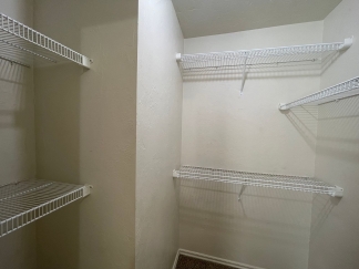 *** SPECIAL $200 OFF 1ST MONTH’S RENT***Available and Showing Now! 18-Month Lease Option!! Welcome to this exceptional duplex located in the vibrant city of Norman