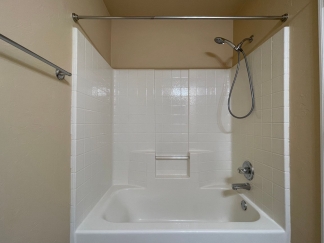 *** SPECIAL $200 OFF 1ST MONTH’S RENT***Available and Showing Now! 18-Month Lease Option!! Welcome to this exceptional duplex located in the vibrant city of Norman