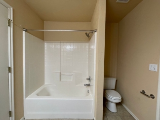 *** SPECIAL $200 OFF 1ST MONTH’S RENT***Available and Showing Now! 18-Month Lease Option!! Welcome to this exceptional duplex located in the vibrant city of Norman