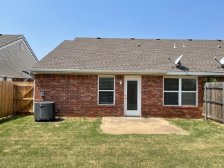 *** SPECIAL $200 OFF 1ST MONTH’S RENT***Available and Showing Now! 18-Month Lease Option!! Welcome to this exceptional duplex located in the vibrant city of Norman