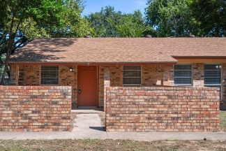Central Arlington Duplex in Private Heavily Treed Cul-D-Sac
