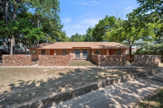 Central Arlington Duplex in Private Heavily Treed Cul-D-Sac