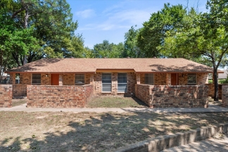 Central Arlington Duplex in Private Heavily Treed Cul-D-Sac