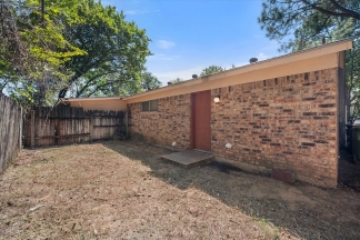 Central Arlington Duplex in Private Heavily Treed Cul-D-Sac