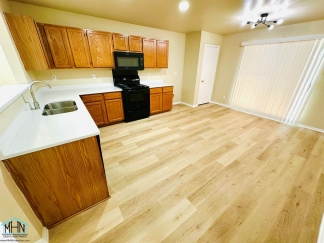 Big & Beautiful 5 bed/3.5 bath 2 Story home that's conveniently located to Randolph AFB